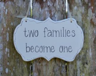 Pancarte mariage "Two families become one"