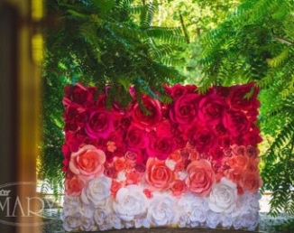 Backdrop fleurs en papier pour cérémonie laïque