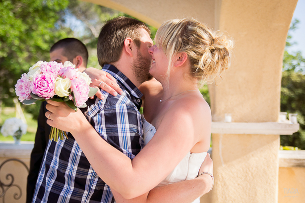 Julie & Pascal, les embrassades © Fanny Tiara Photographie