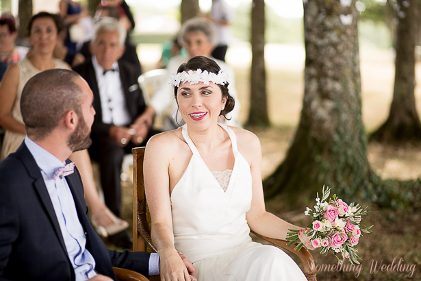 Roxanne & Guillaume (regards) © Something Wedding