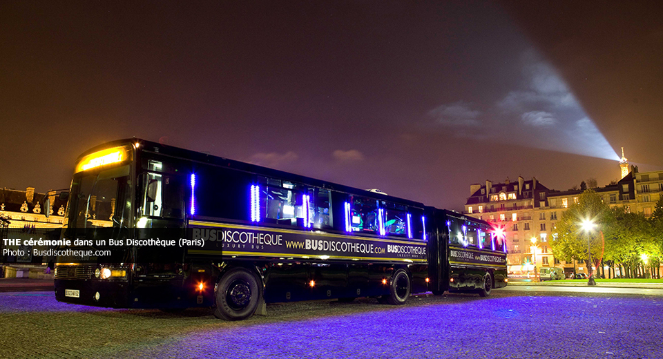 Cérémonie laïque originale dans un bus