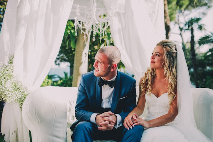 Alicia et Xavier pendant leur cérémonie de mariage laïque