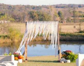 Tissu macramé pour arche de cérémonie laïque boho