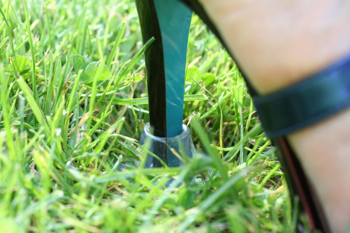 L'escarpince pour ne plus s'enfoncer dans l'herbe