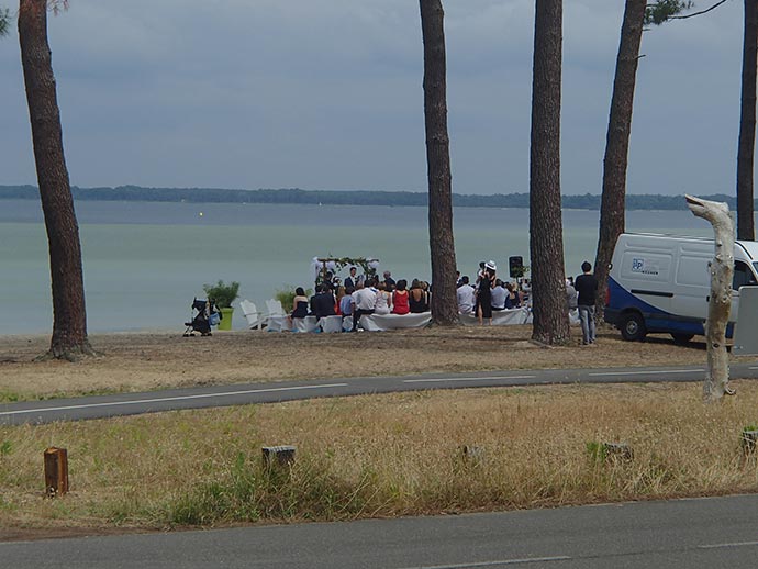 Cérémonie laïque d'Ysaline et Jean sur la plage