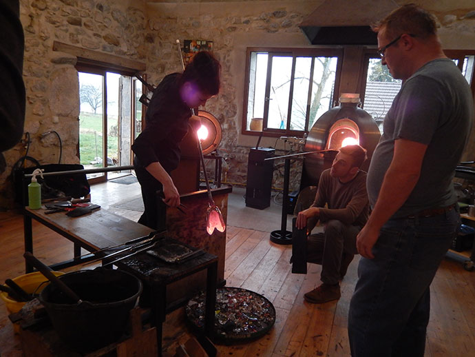 Réalisation de la sculpture de verre suite au mélange de cristaux